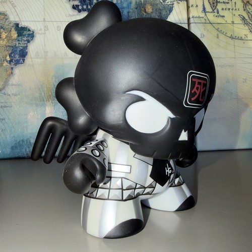 Huck gee kidrobot back - back, in