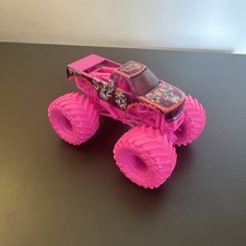 Monster Jam Monster Truck Calavera 1:64 RARE Bright Pink GC