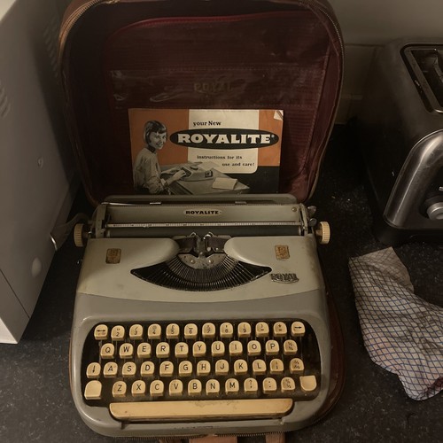 Royalite typewriter portable - royalite,