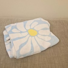 Throw-Next Blue Daisy Fleece