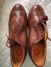 These vintage brogue shoes are