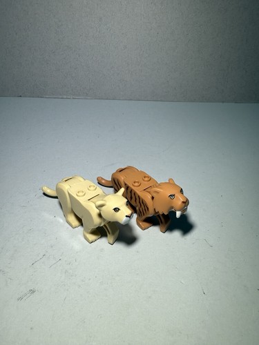 Lego lioness and sabre - sabre, tooth