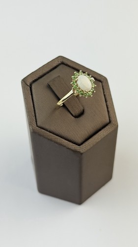 Opal and peridot - opal,