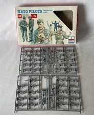 47 of 48 Vintage Esci 243 NATO Pilots and Ground Crew Plastic Figures Scale 1:72