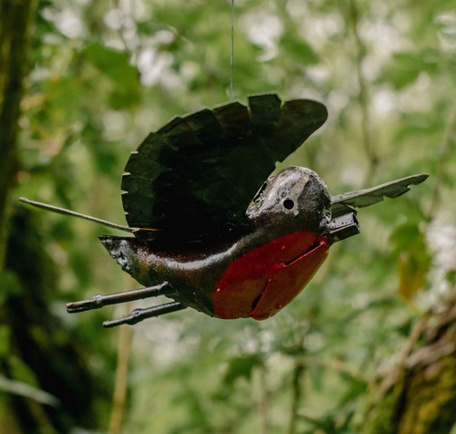 Metal flying robin garden - metal,