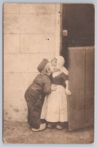 Dutch children kissing - dutch,