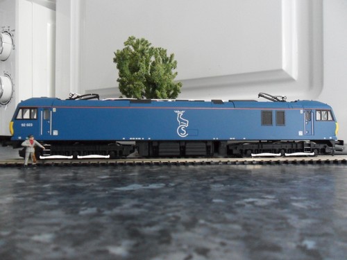 Hornby r3740 gauge - class, 92