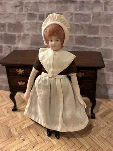 Dolls house scale - dolls,