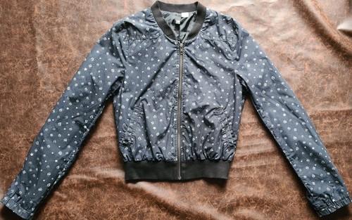 Dark grey black - grey,, skull