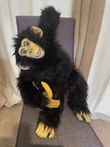 Lifelike baby gorilla - ,