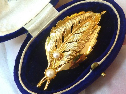 Hollywood brooch 1960s vintage - hollywood,