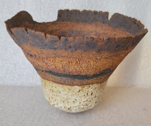 Unusual coarse stoneware - coarse,