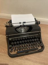 Vintage Underwood Universal typewriter working condition + Case No Keys