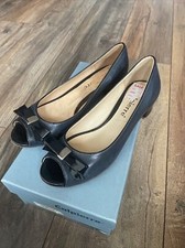 CALPIERRE JOHNSONS WOMENS SHOES size 4