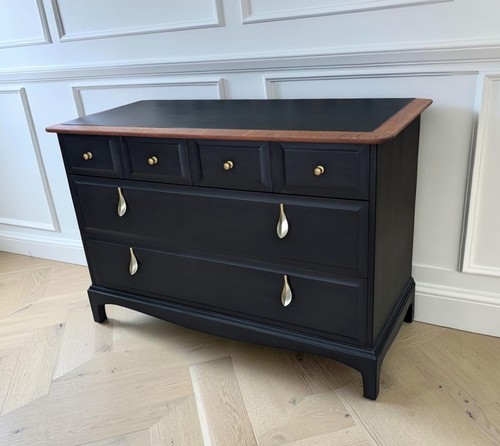 Stag minstrel black chest of - ,