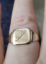 9ct Gold Hallmarked Signet Ring UK Size Q, Men or Women