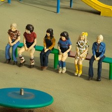 FG40 - 1970s Children Sitting