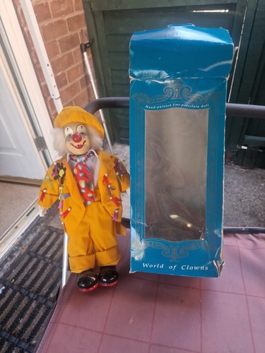 Vintage clown doll world - clown,