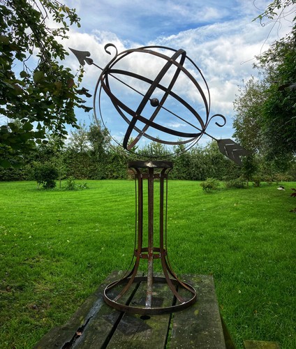 Large rusty metal garden - large,