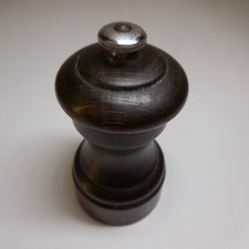 Pepper mill wooden metal vintage kitchen table Peugeot France N8361