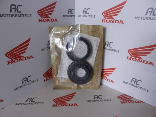 Honda 600 fork seal - v,