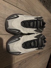mens yeezy adidas 700 metall