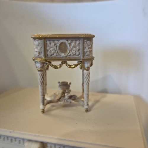12th scale miniature side - scale,