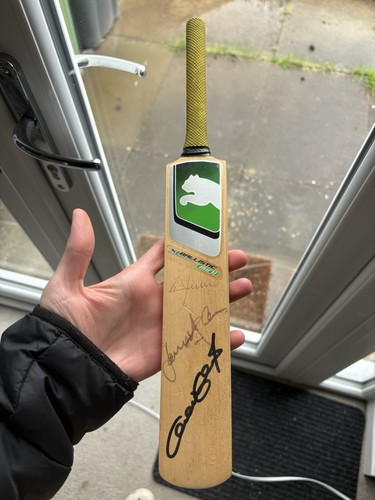Signed england mini cricket - signed,