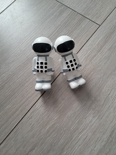 Next set astronauts - next,