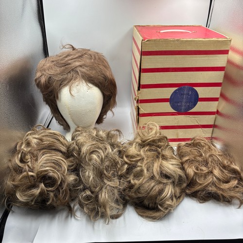 Lot vintage wigs - lot, storage