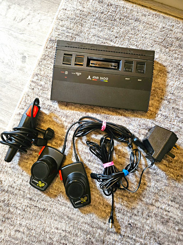 Atari 2600 console bundle - console,
