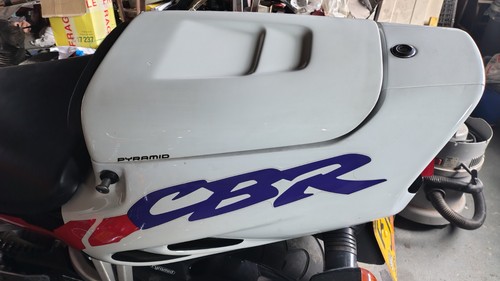 Pyramid solo seat cowl fairing - solo,