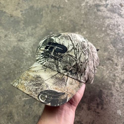 Bnwt khaki real tree - bnwt, camo