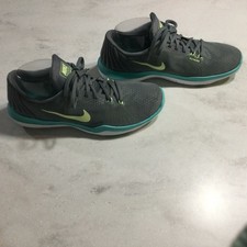 NWOB NIKE WOMENS FLEX SUPREME