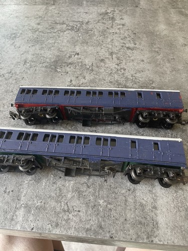 Triang carriages - x,