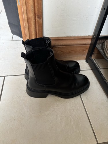 Black boots size - black,