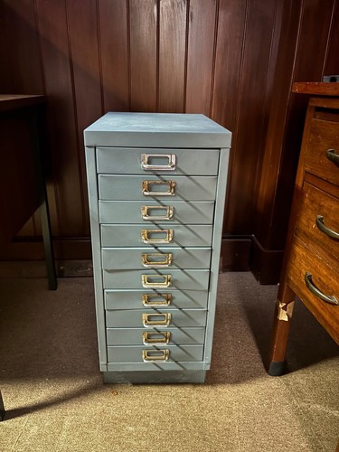 Small vintage grey metal - small,
