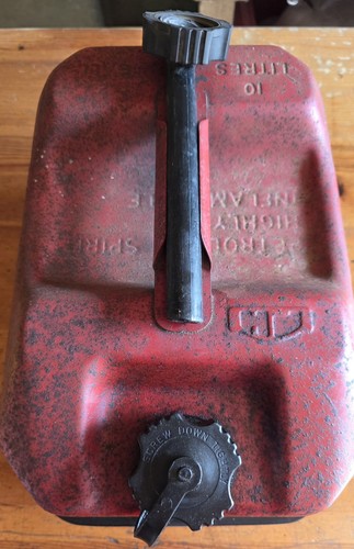 Vintage gallon petrol can - 2,