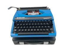 Silver Reed Silverette 11 Vintage Portable Typewriter in Case Retro Blue working