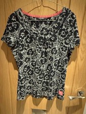 ladies Maine top size 14  T856
