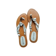 Ladies Women Atmosphere White Flat Leather Open  Sandals...New without tags..