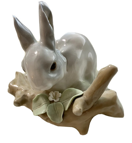 Vintage lladro rabbit eating - lladro,