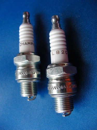 Champion spark plugs l82c old - spark,