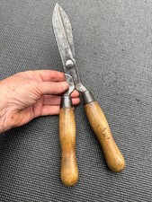 VINTAGE LADIES GARDEN LAVENDER TRIMMING SHEARS.