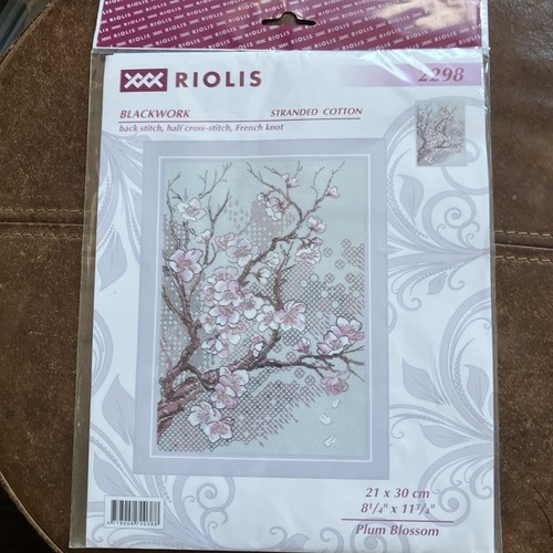 Riolis blackwork kit 2298 plum - riolis,