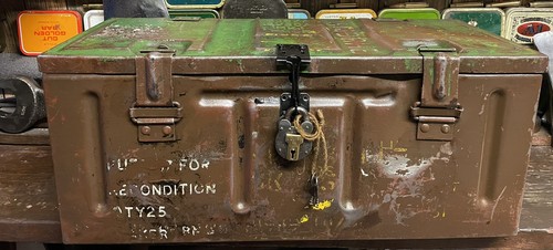 Vintage british army metal - british,