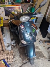 Piaggio Vespa et4 125cc, racing green. Needs some love. 