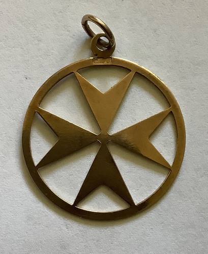 Vintage 9ct gold maltese cross - gold,