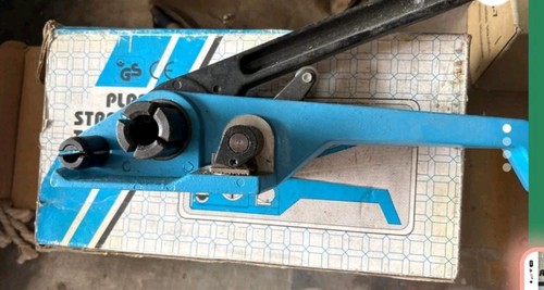 Plastic strapping tensioner - strapping,