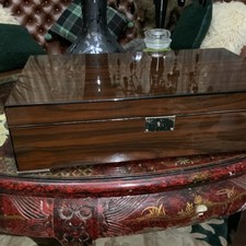 Large Vintage Cherry Finish cigar humidor with hygrometer  53cm 30cm 14cm